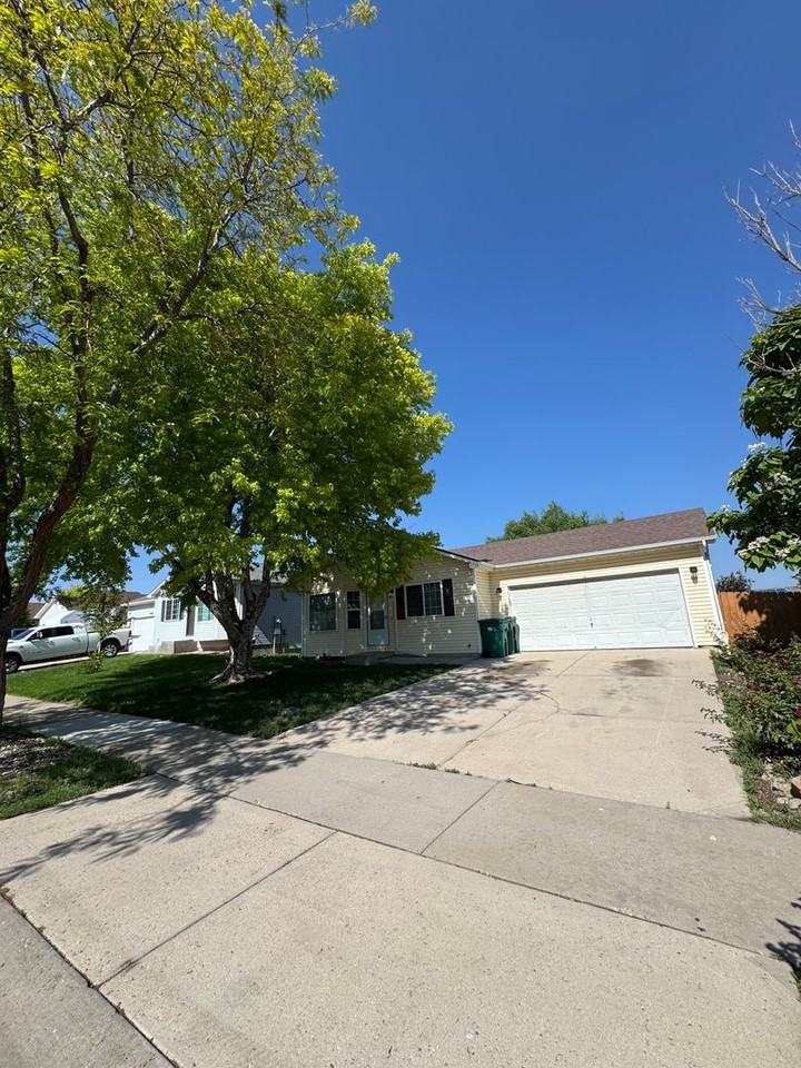 4012 Mallard Ave - Photo 2 of 32