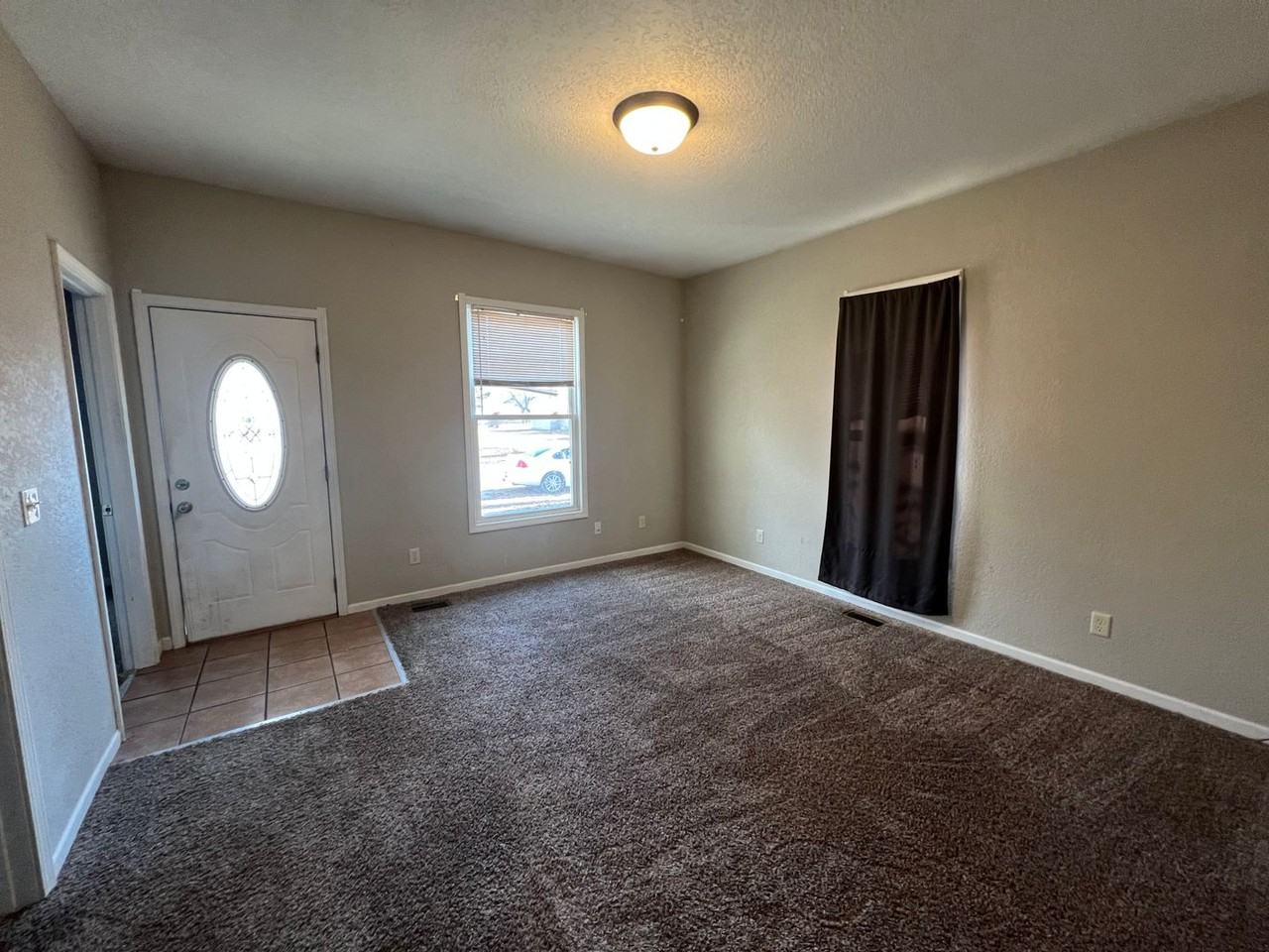 203 S Livergood St - Photo 2 of 5