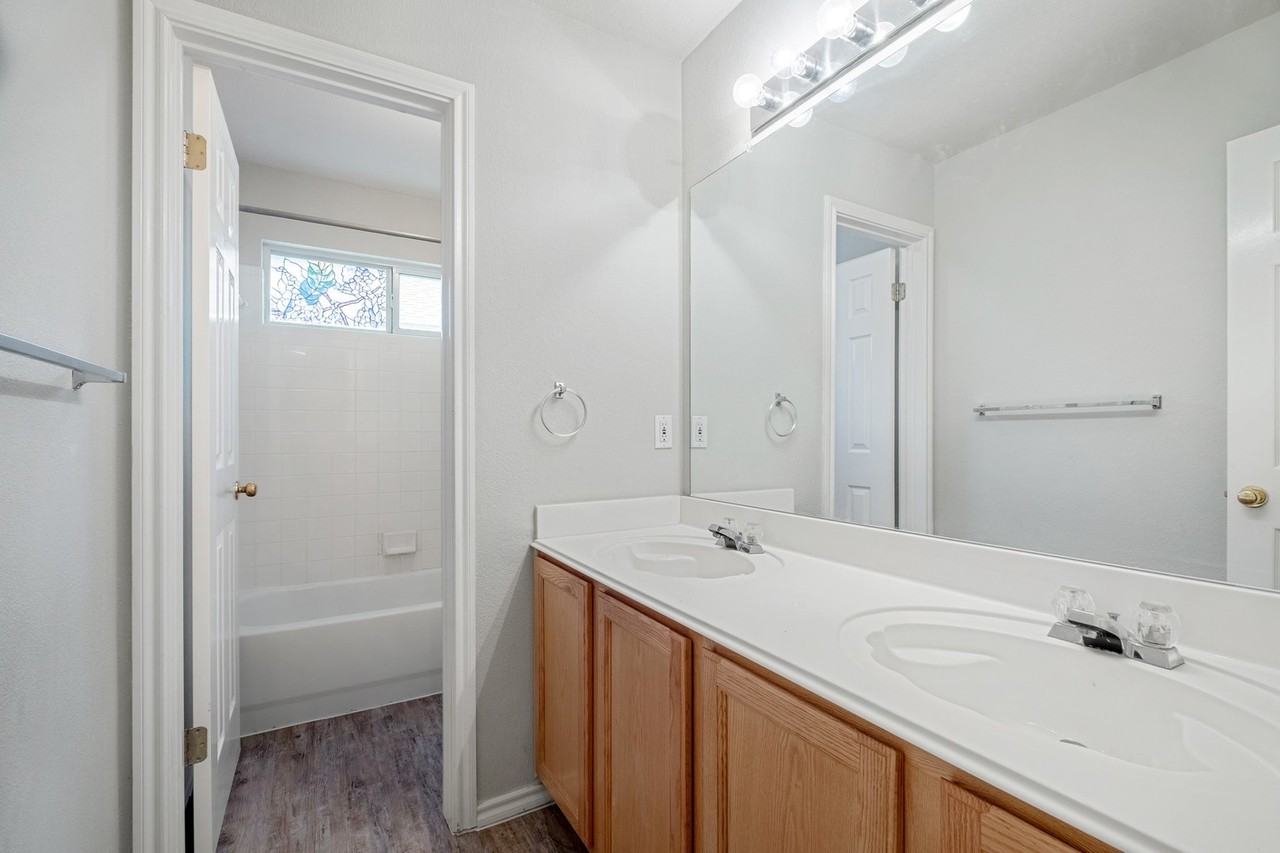 4229 Kingsburg Dr - Photo 2 of 39