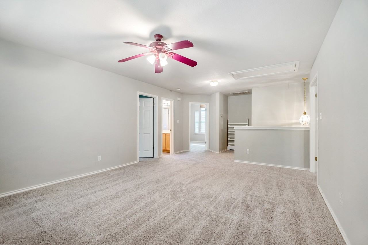 4229 Kingsburg Dr - Photo 3 of 39
