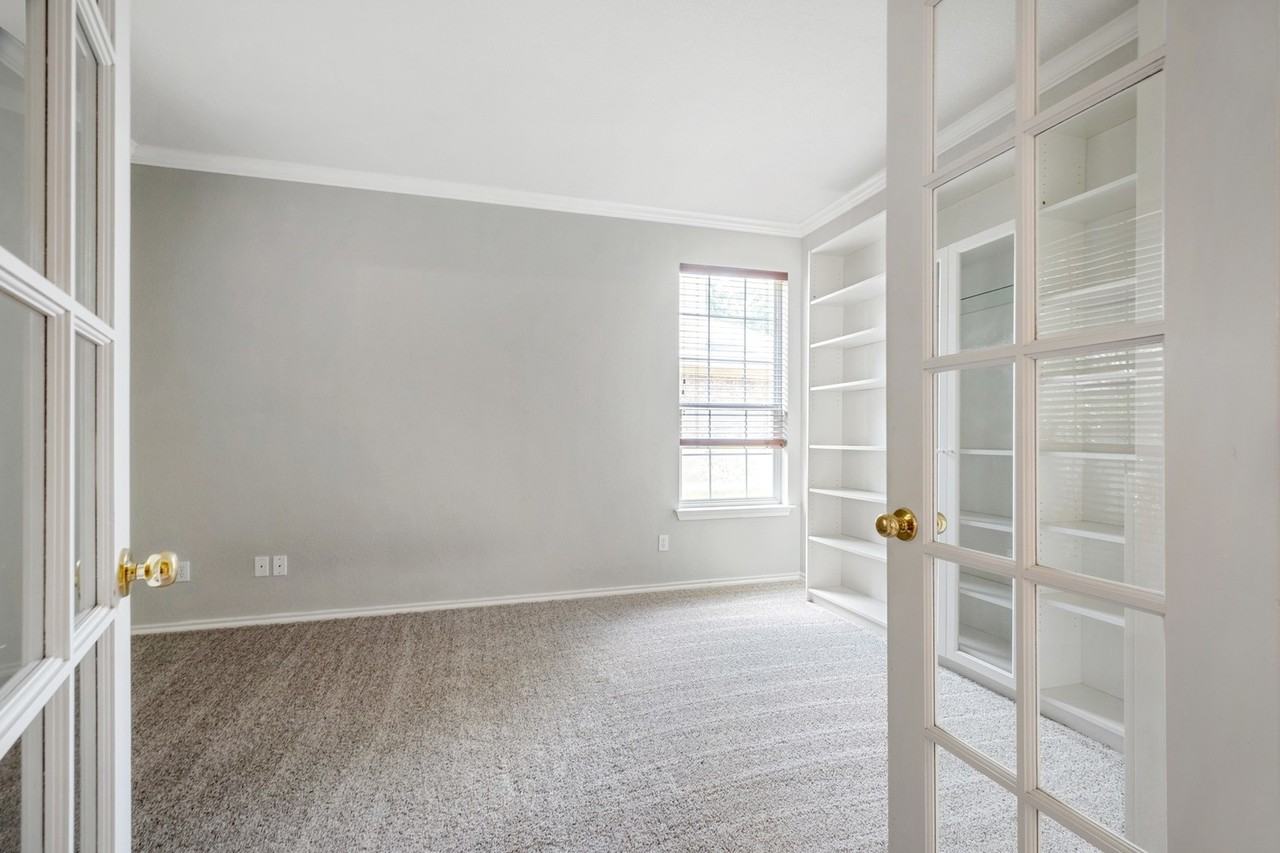 4229 Kingsburg Dr - Photo 3 of 39