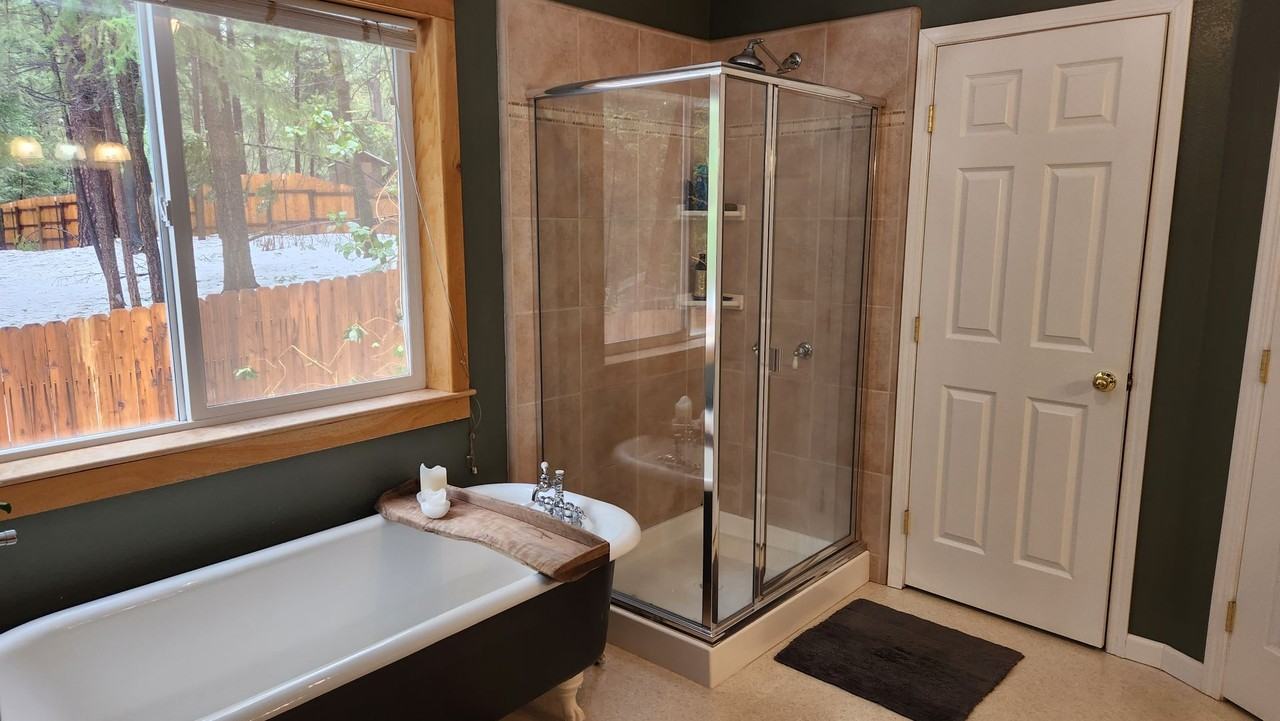 12474 Valley View Rd - Photo 3 of 24