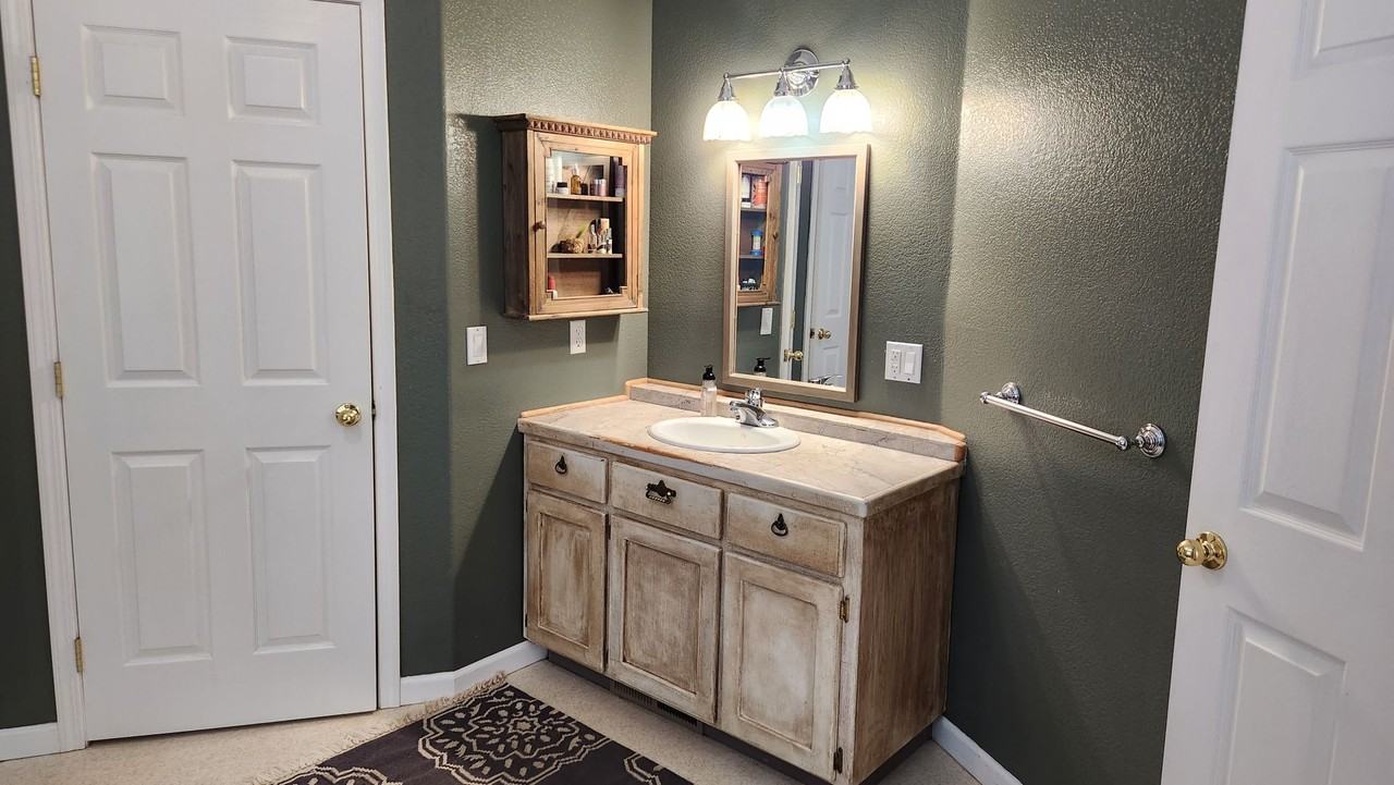 12474 Valley View Rd - Photo 4 of 24