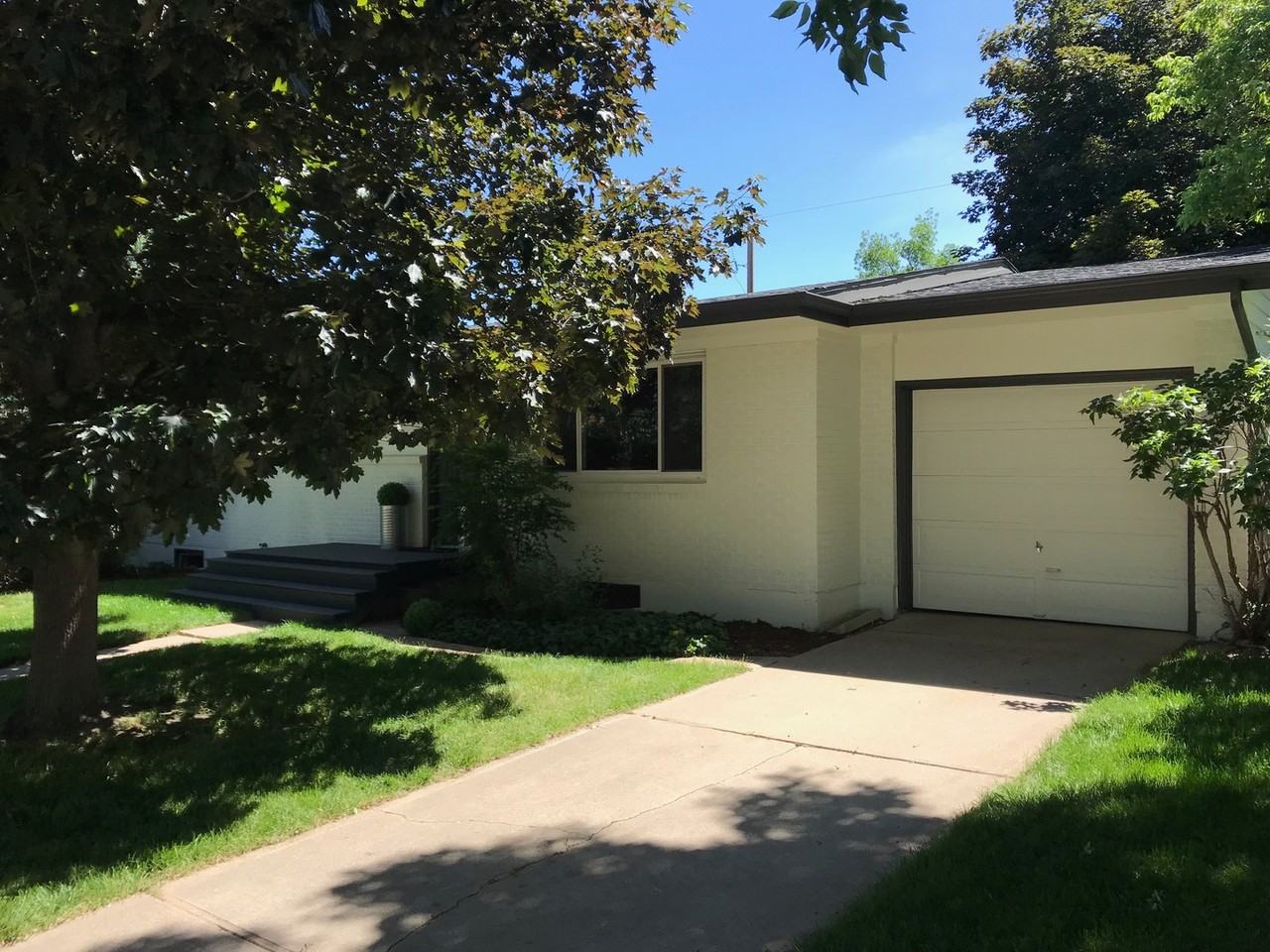 620 S 42nd St - Photo 6 of 28