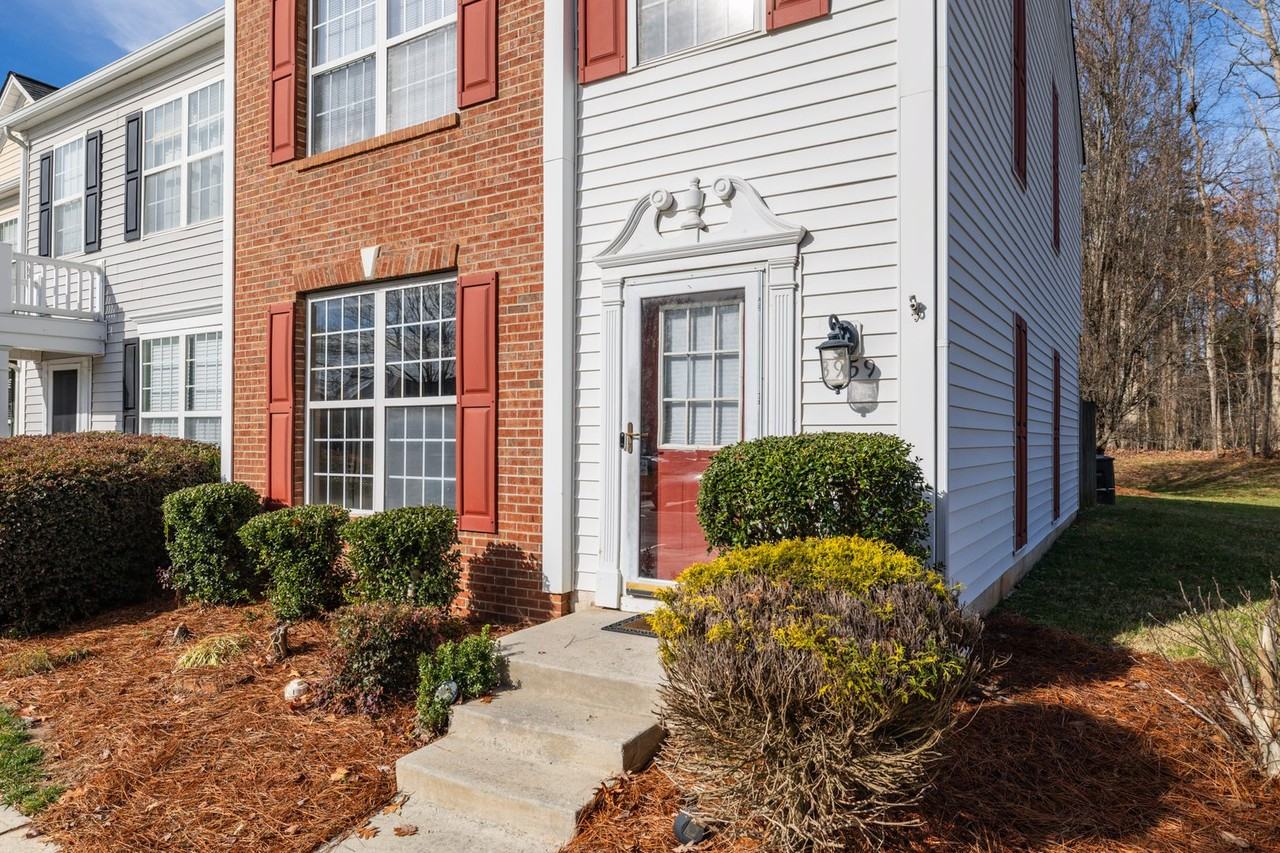 3959 Katherine Way - Photo 3 of 23