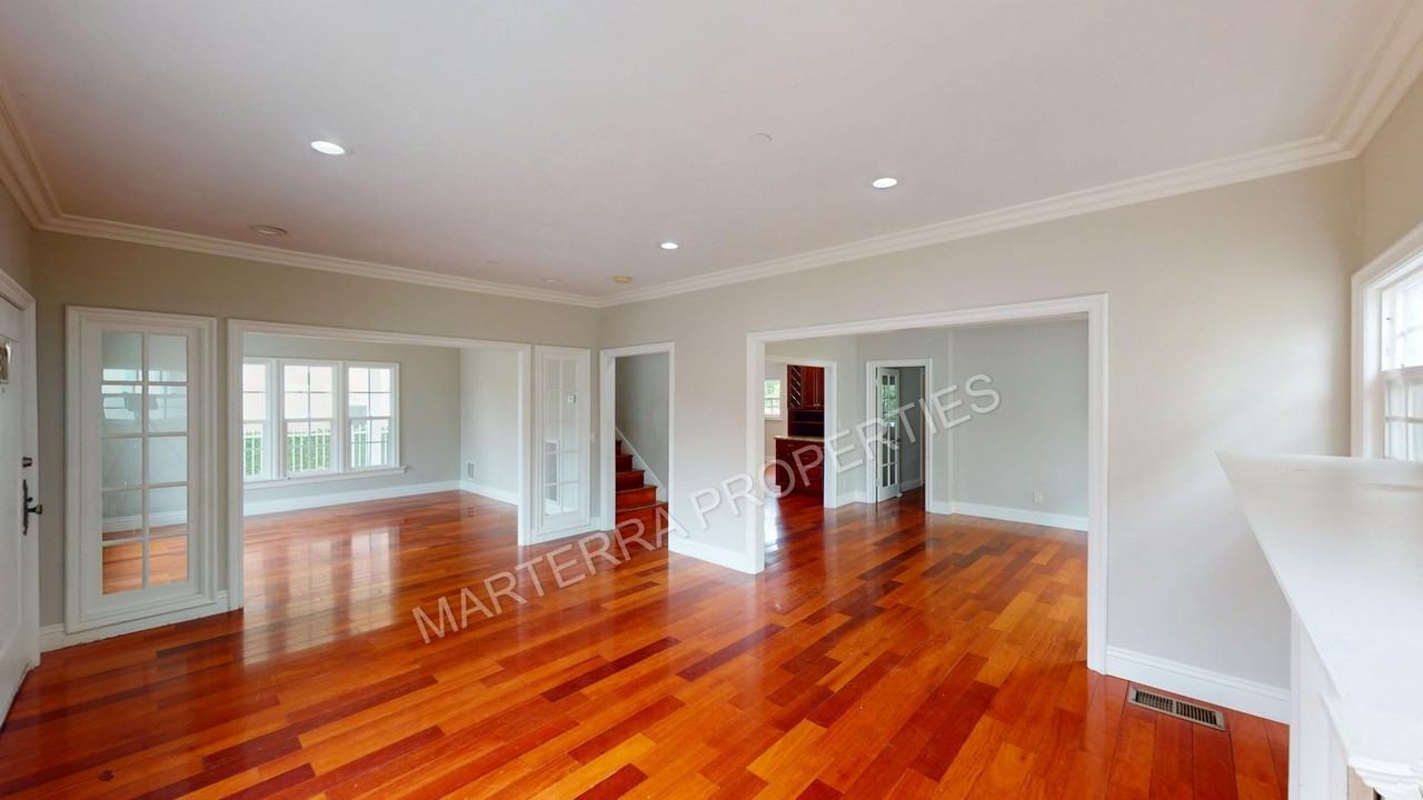 877 S Bronson Ave - Photo 5 of 29