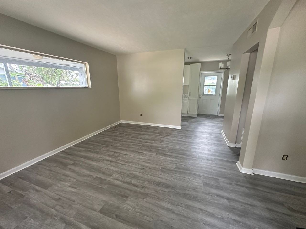 322 Clemson Dr - Photo 2 of 7