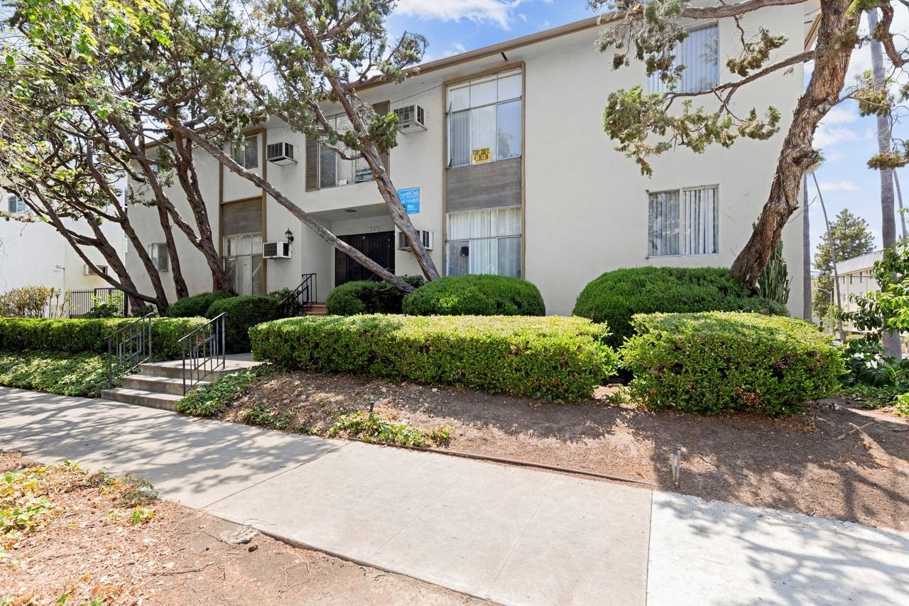 Newly Remodeled Apartments in the Heart of LA - Photo 2 of 3