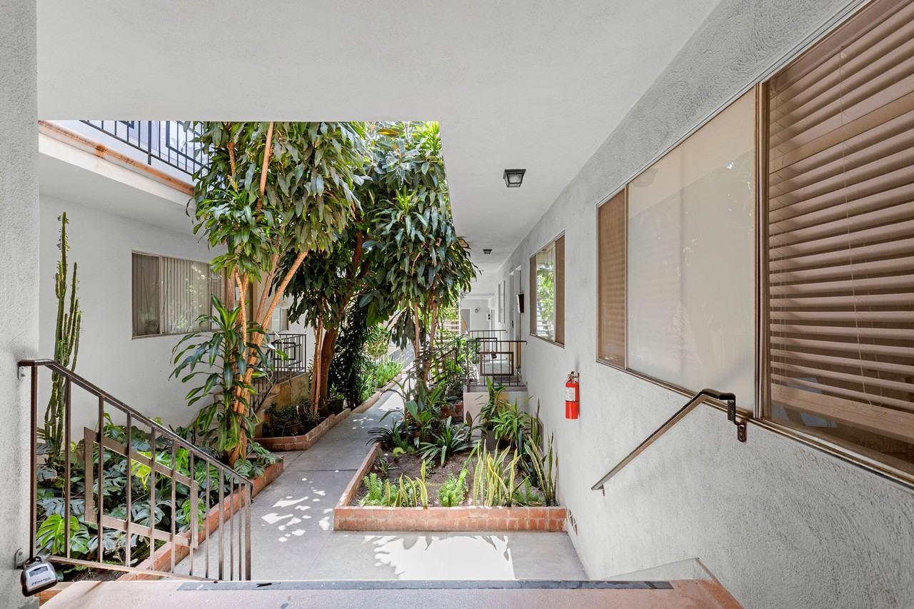 Newly Remodeled Apartments in the Heart of LA - Photo 3 of 3