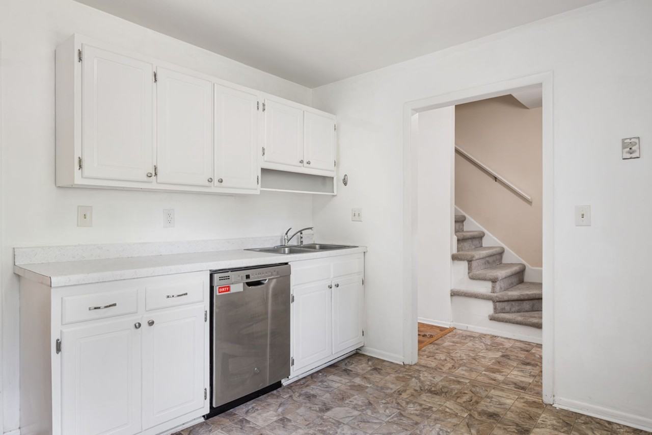 1918 Sussex Rd - Photo 3 of 26