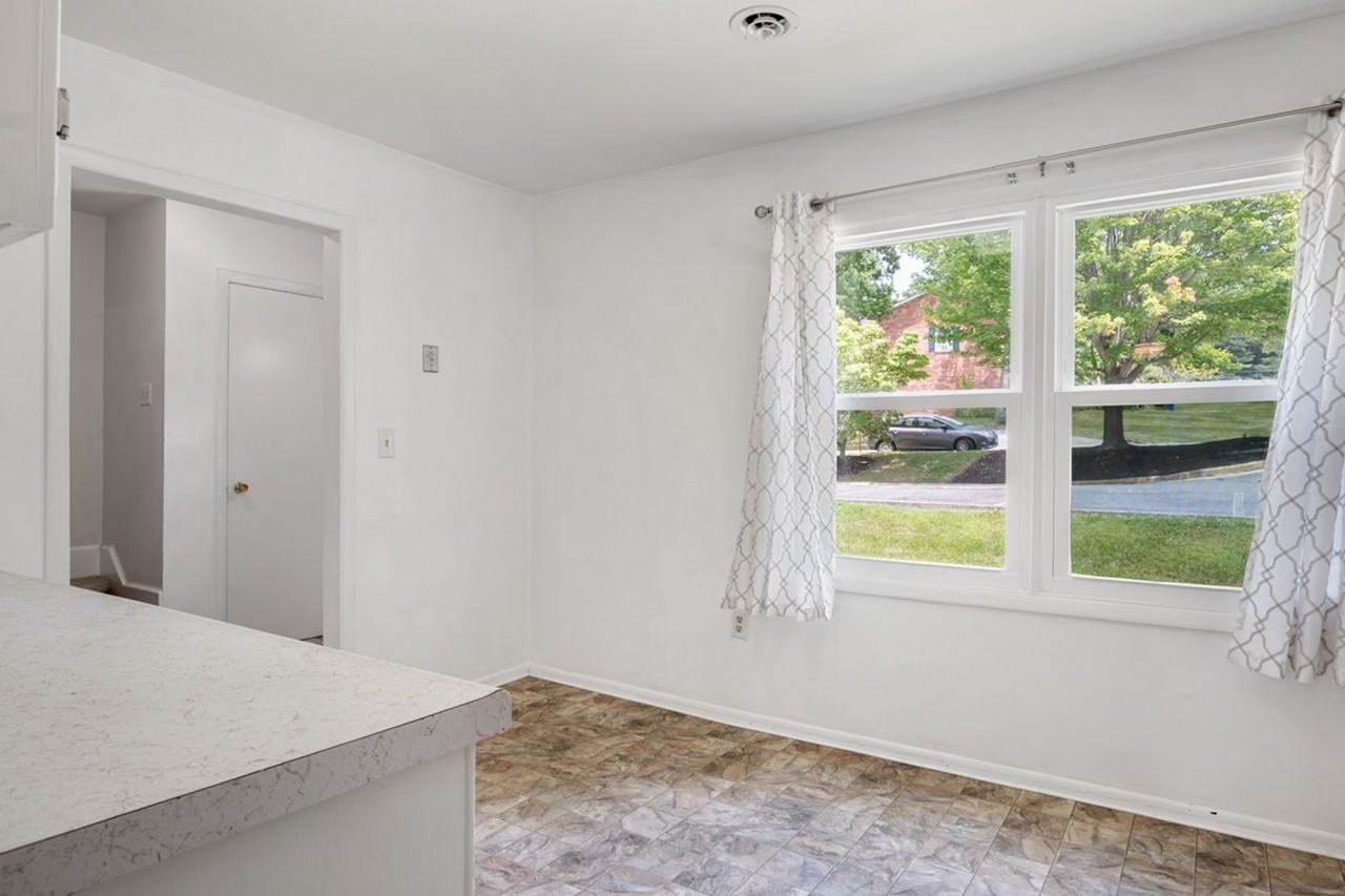 1918 Sussex Rd - Photo 4 of 26