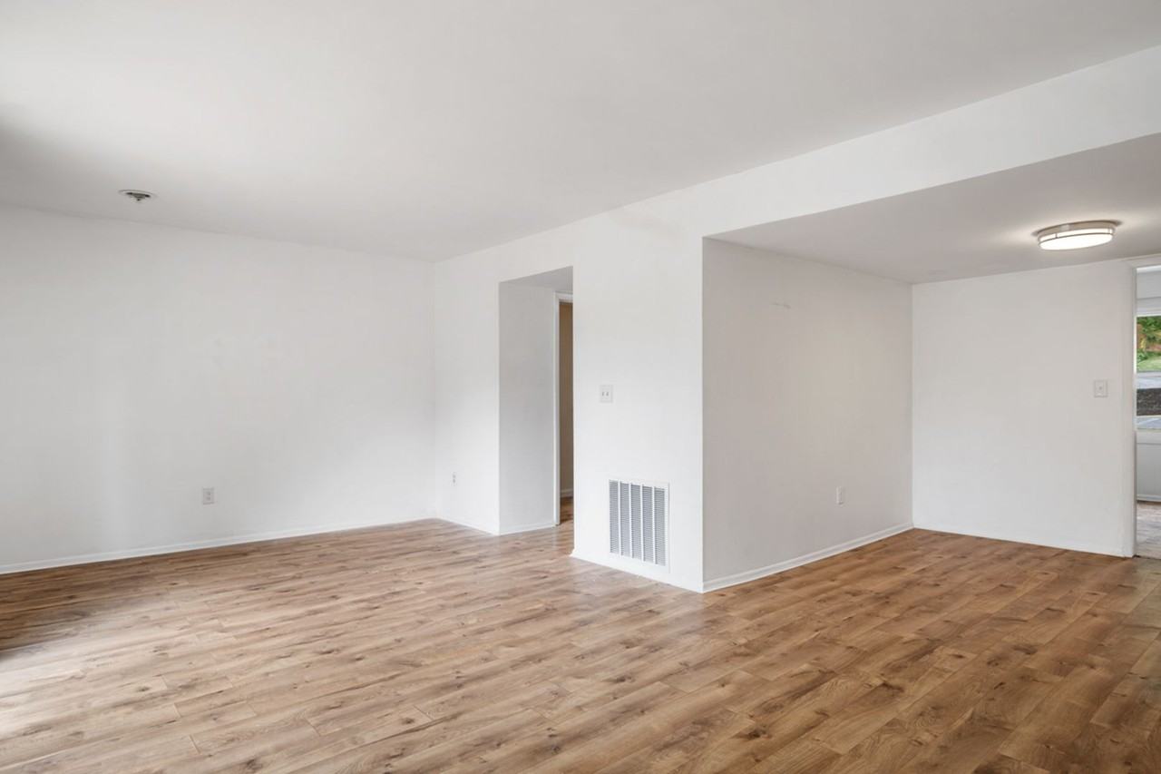 1918 Sussex Rd - Photo 6 of 26