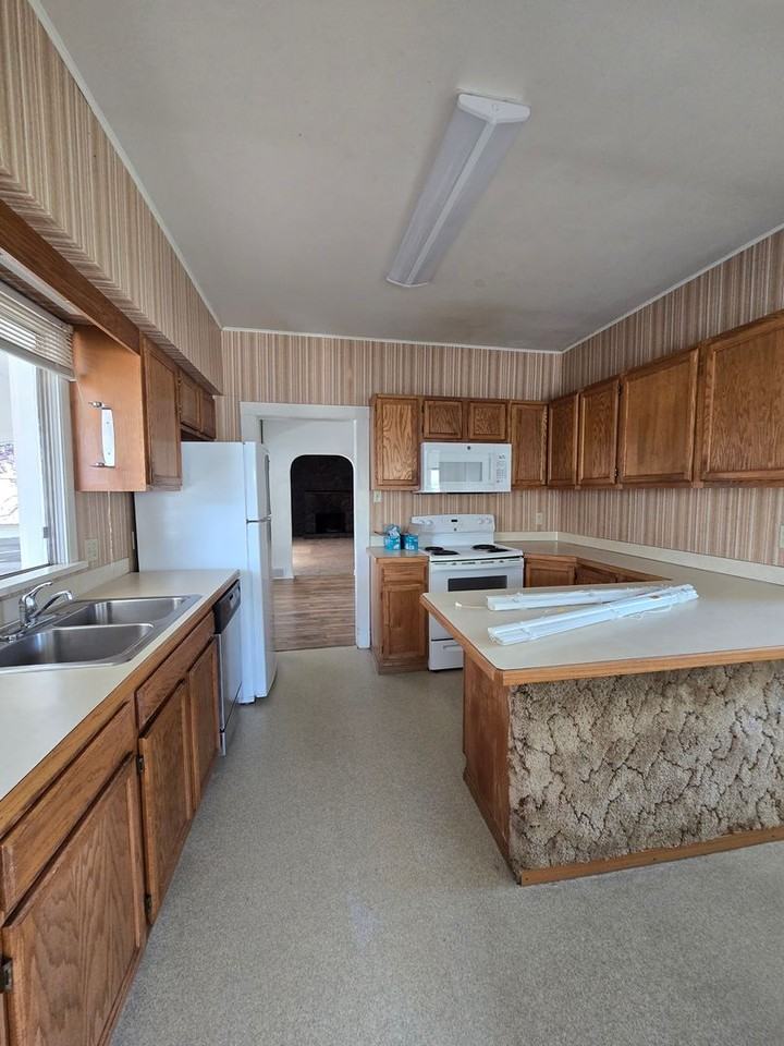 1406 29th St - Photo 2 of 20