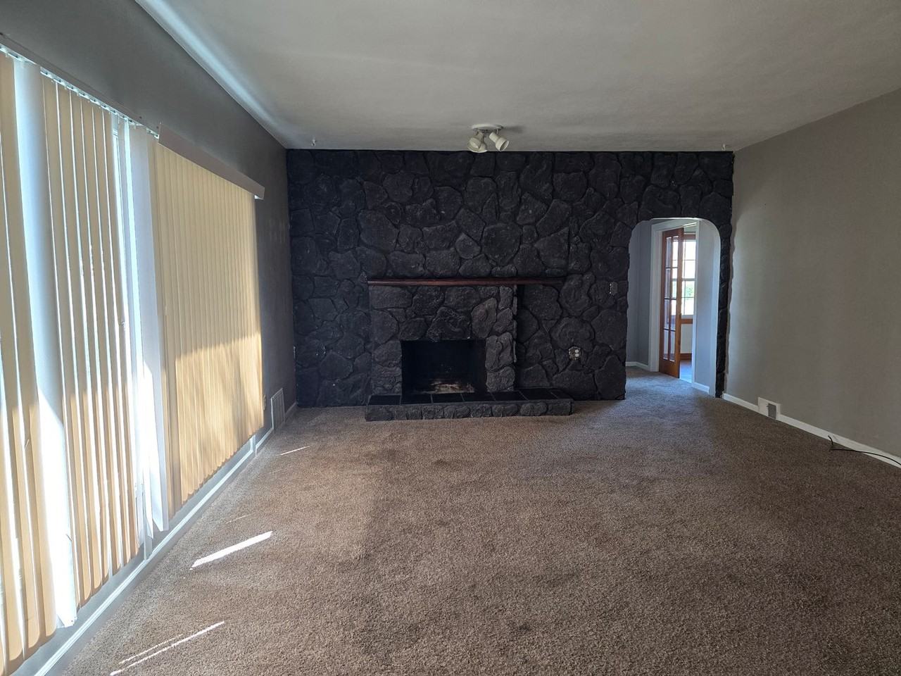 1406 29th St - Photo 3 of 20