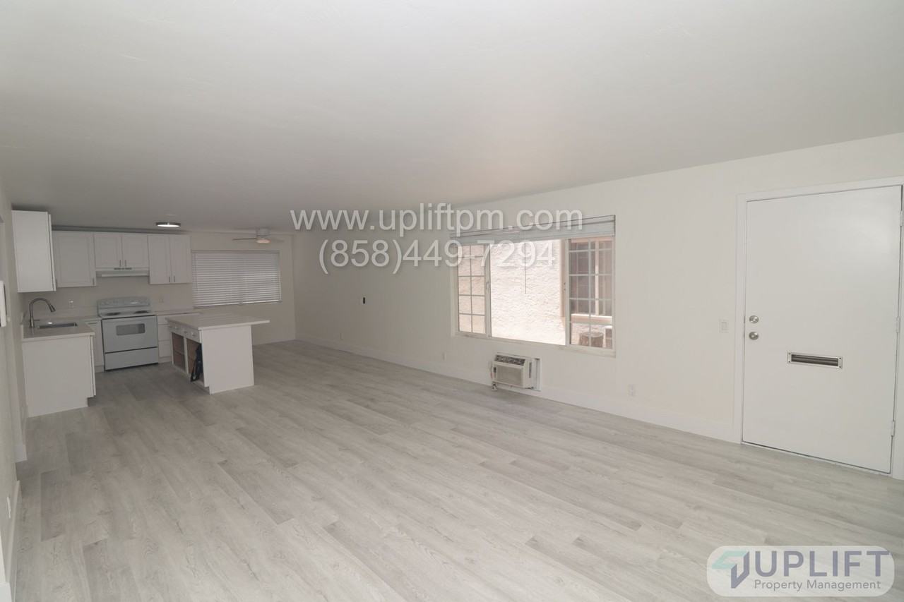 B St (813-817) - Photo 3 of 23