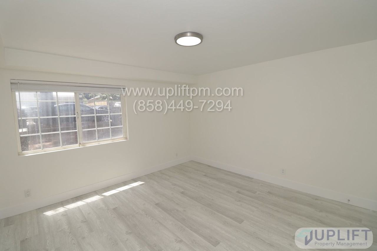 B St (813-817) - Photo 7 of 13