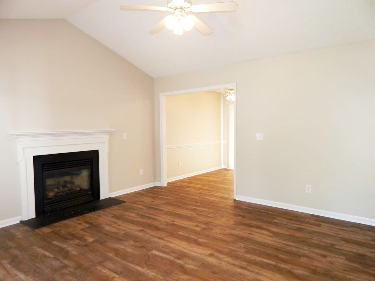 657 Montgomery Dr - Photo 2 of 15