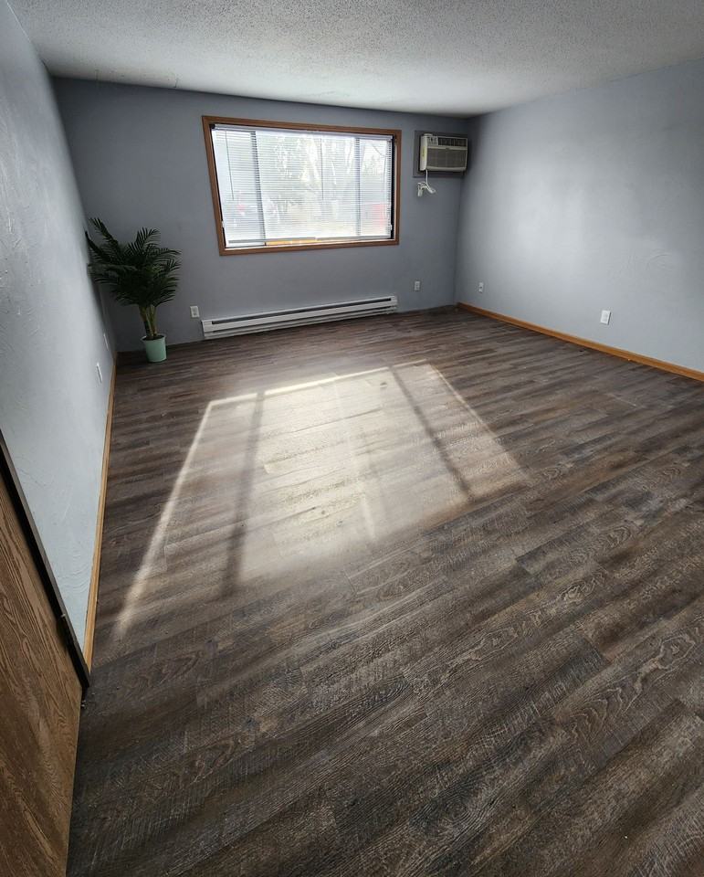 3190 8th St - Photo 2 of 7
