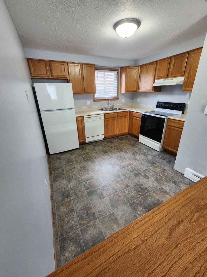 3190 8th St - Photo 3 of 7