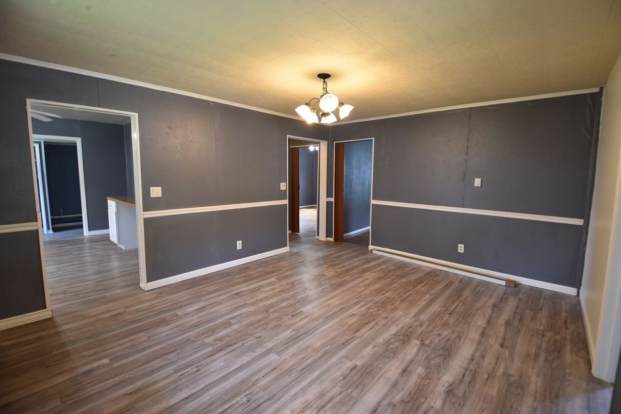 609 Main St - Photo 2 of 11