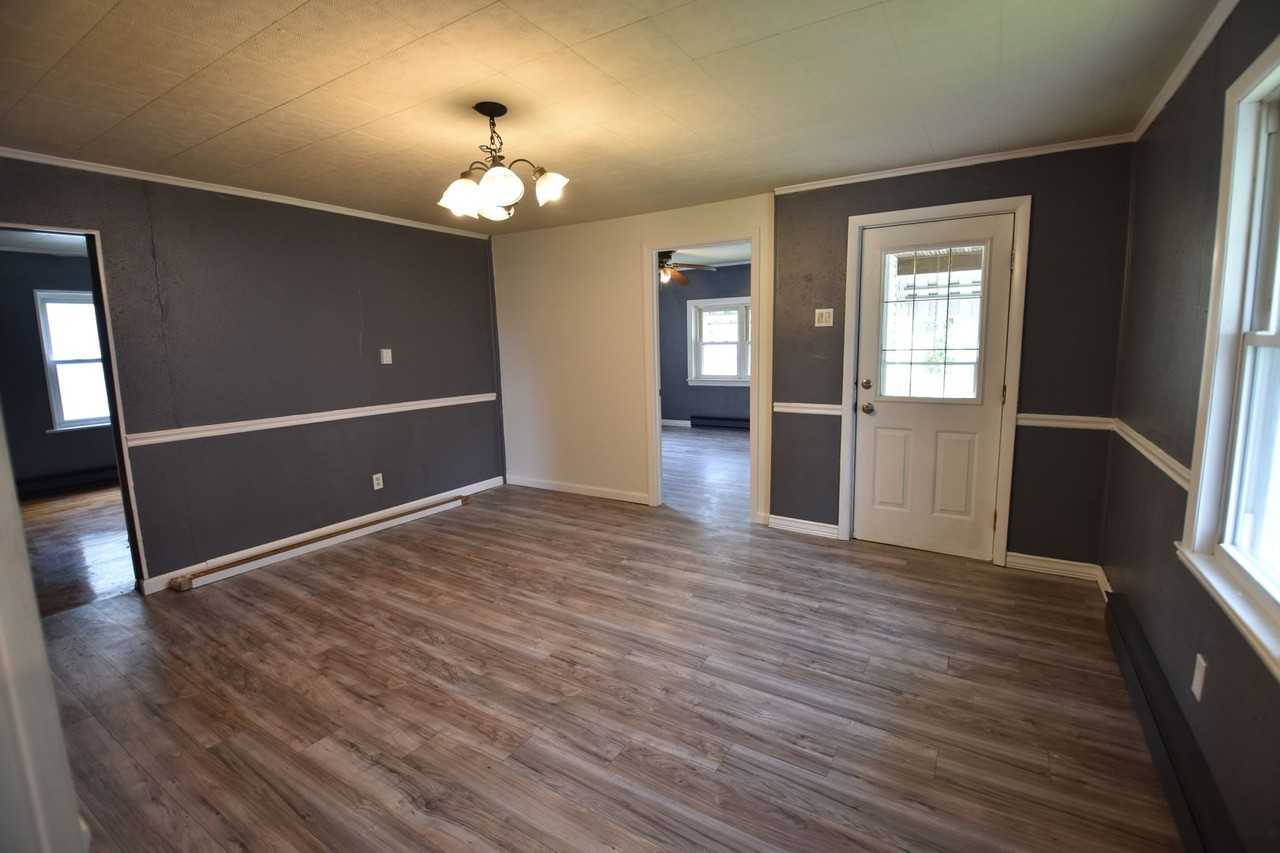 609 Main St - Photo 3 of 11