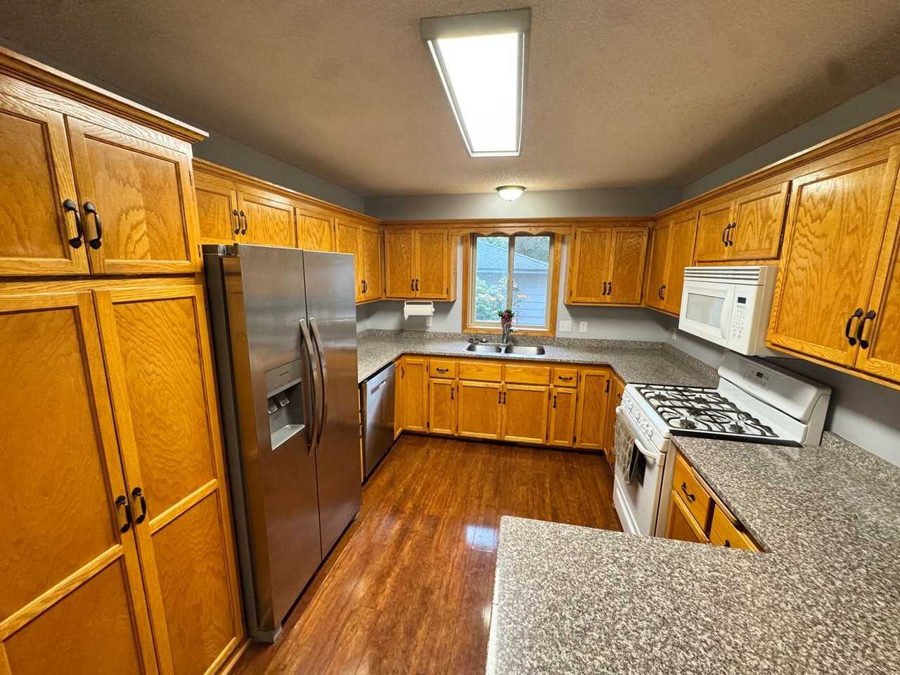 247 8th St Sw - Photo 6 of 26