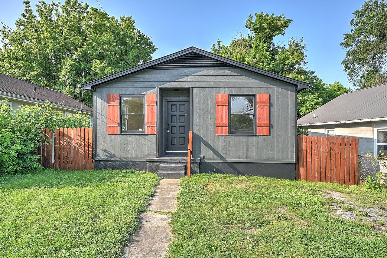 921 Elizabeth St - Photo 2 of 32