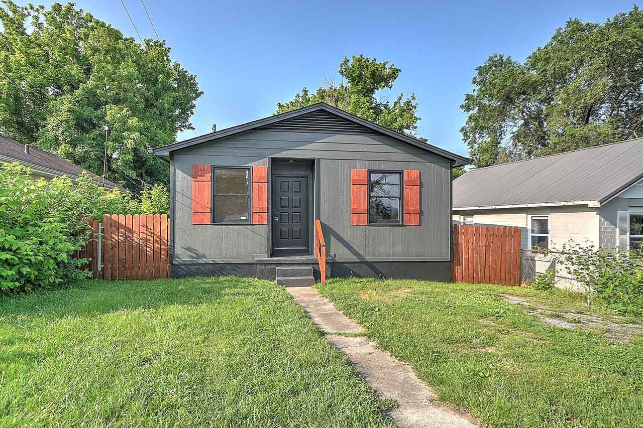 921 Elizabeth St - Photo 3 of 32