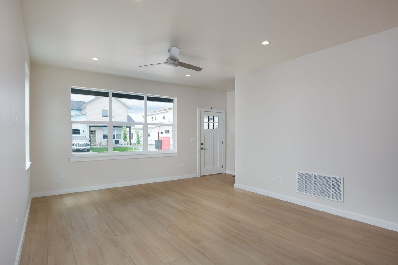 608 Companion Way - Photo 5 of 25