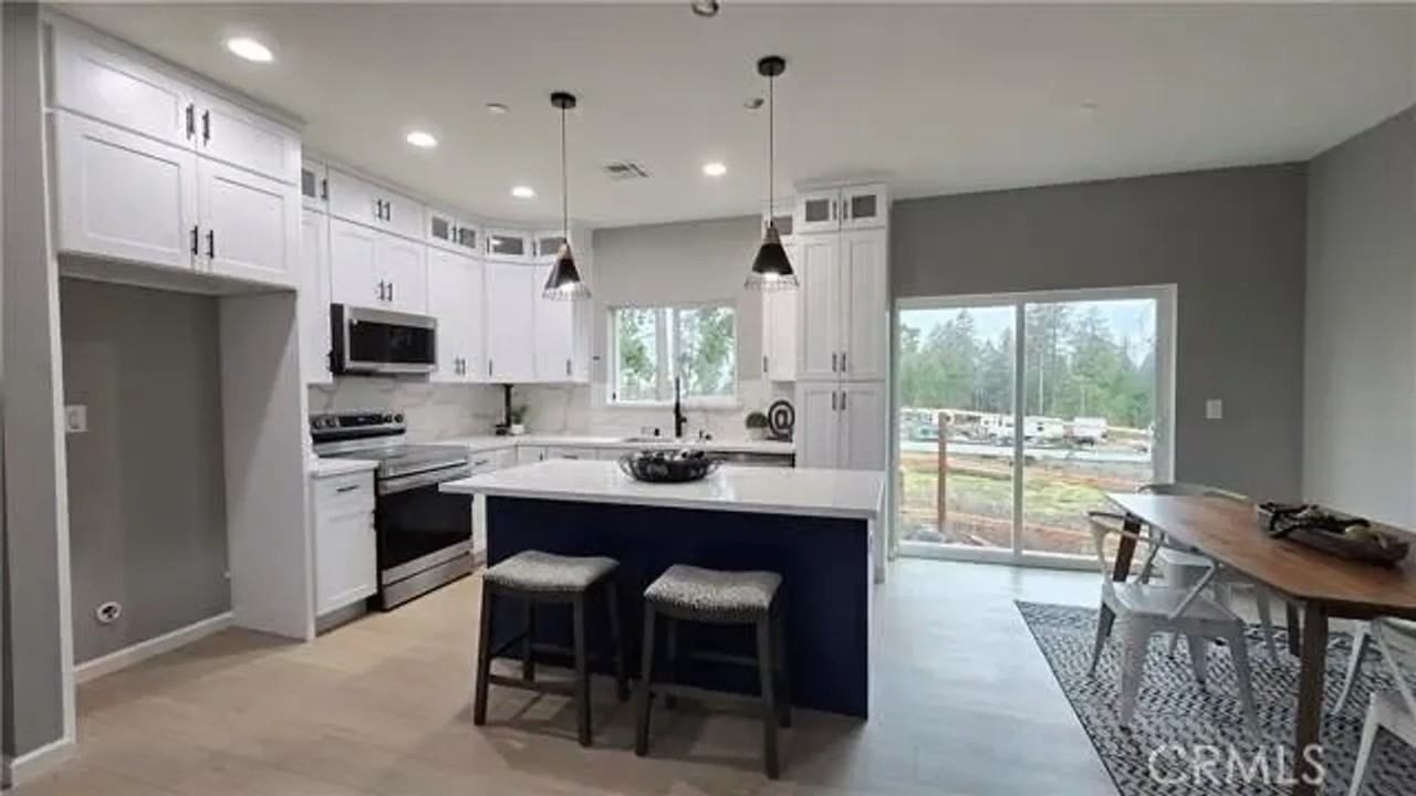 6485 Providence Ct - Photo 3 of 18