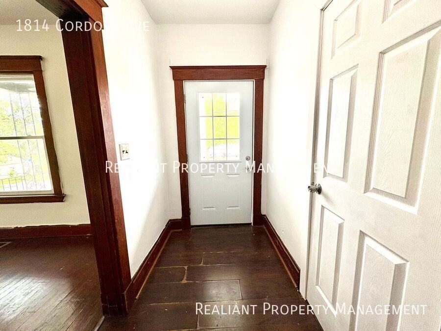 1814 Cordova Ave - Photo 2 of 14