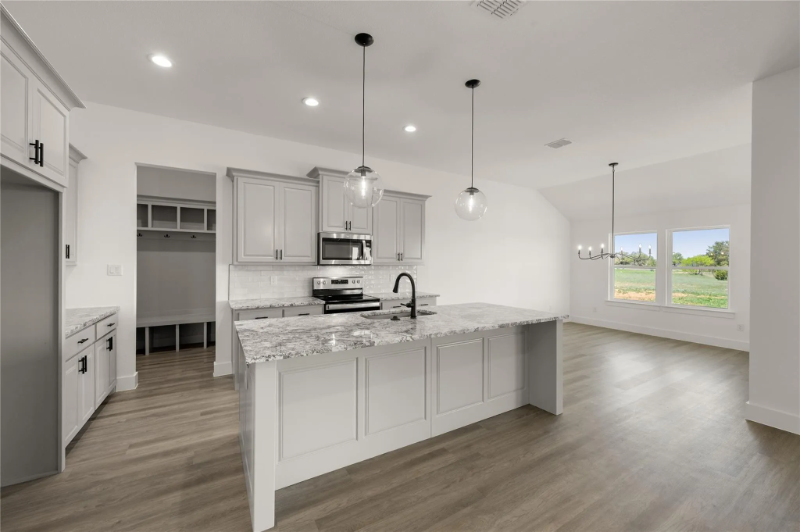 701 Shadle Rd - Photo 2 of 7