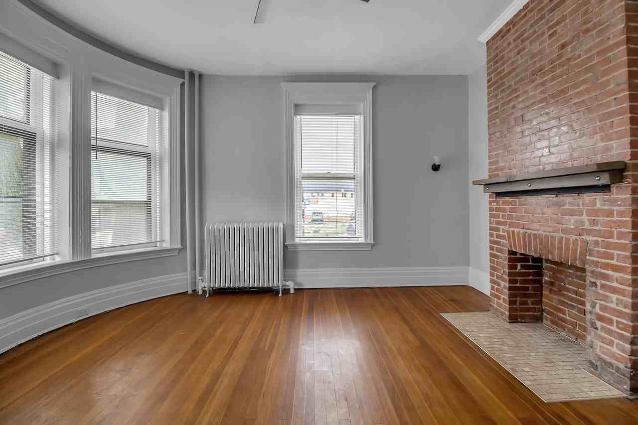 215 Allen Street - Photo 4 of 25