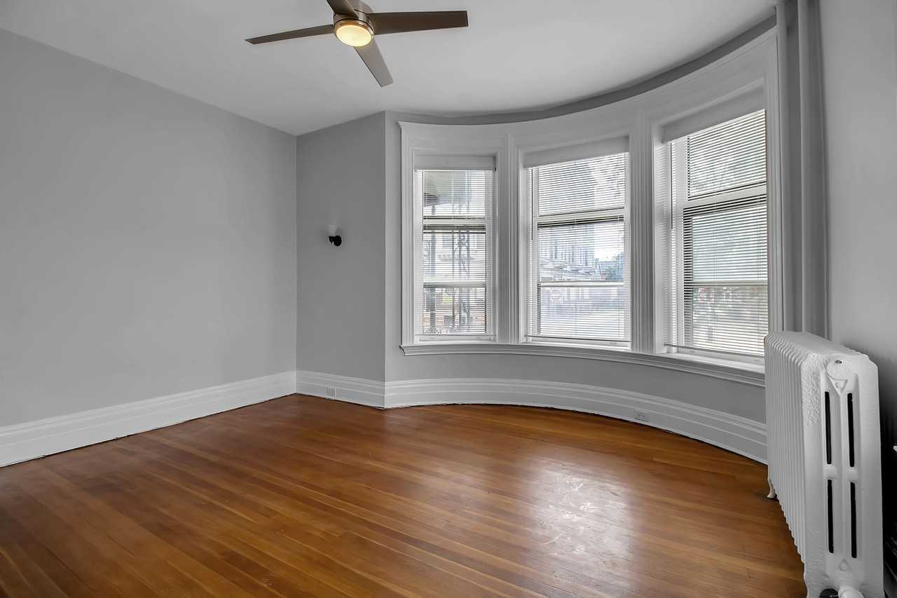 215 Allen Street - Photo 6 of 25