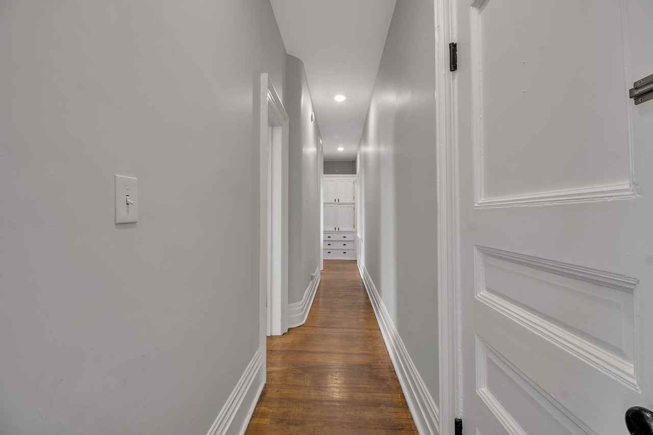 215 Allen Street - Photo 7 of 25