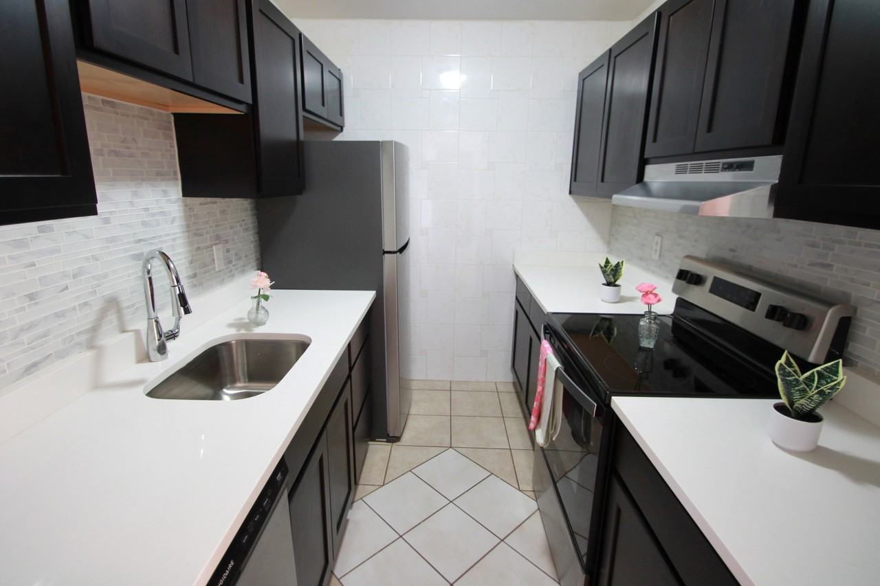 BERKSHIRE -- 056 - Photo 2 of 10