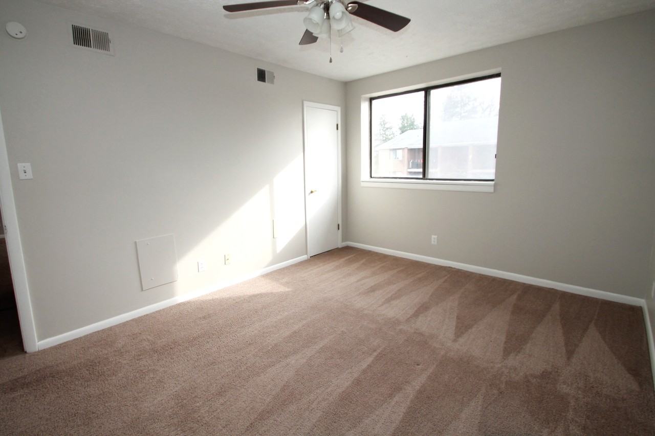 BERKSHIRE -- 056 - Photo 3 of 10