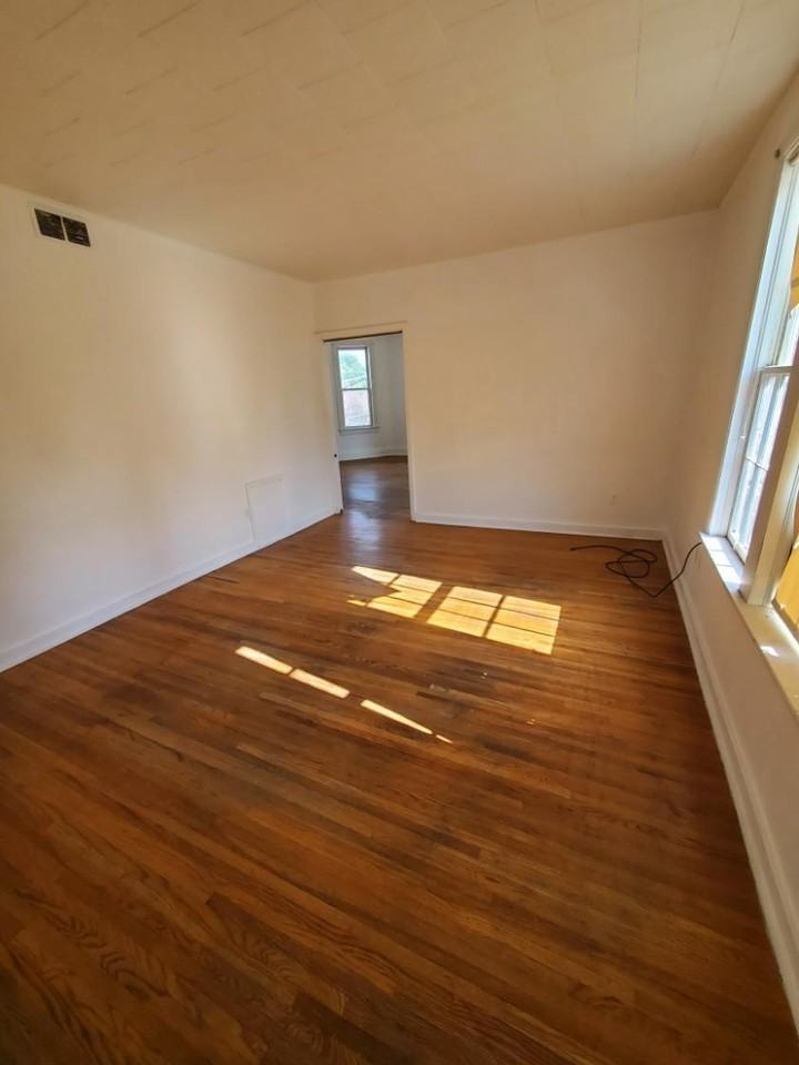 407 West Clark Street - Photo 3 of 7