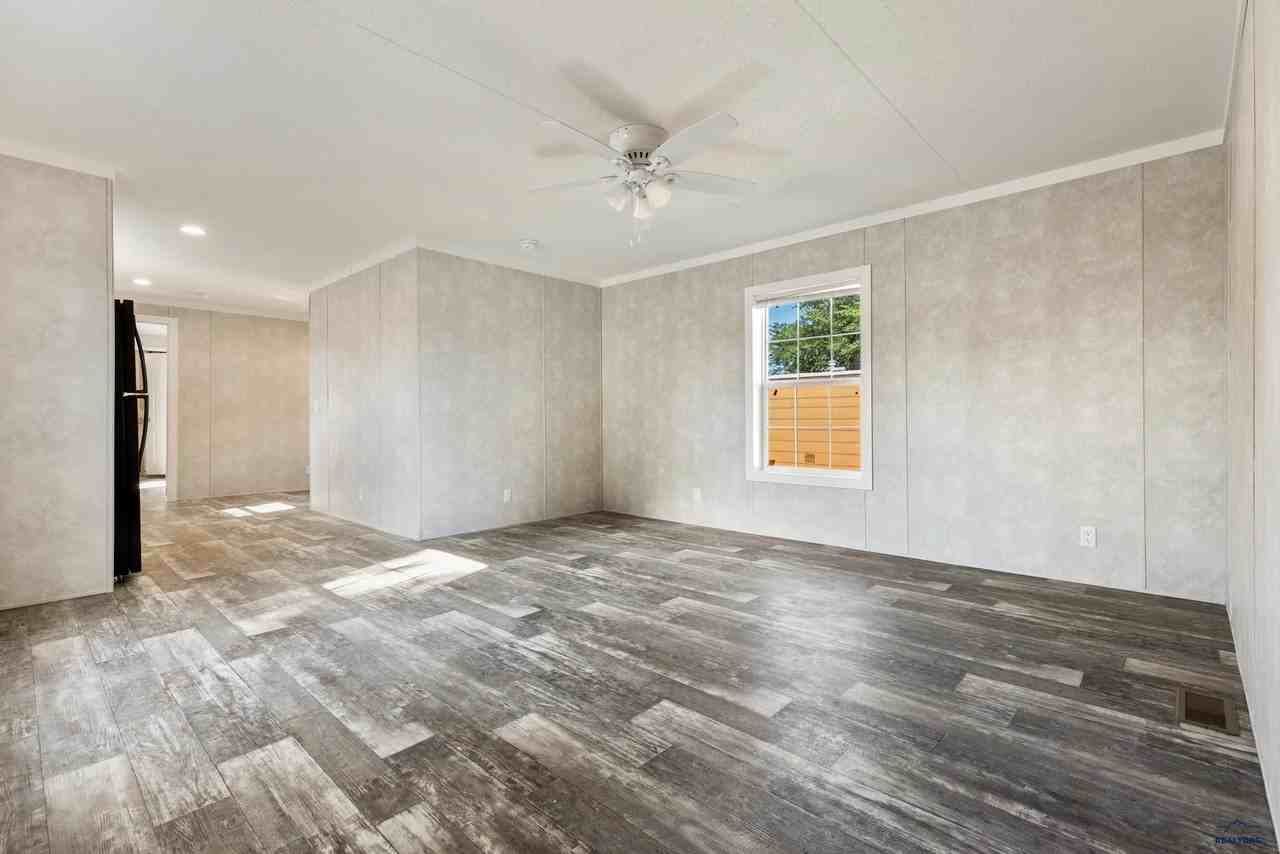 Plainsview Mobile Manor - Photo 4 of 10