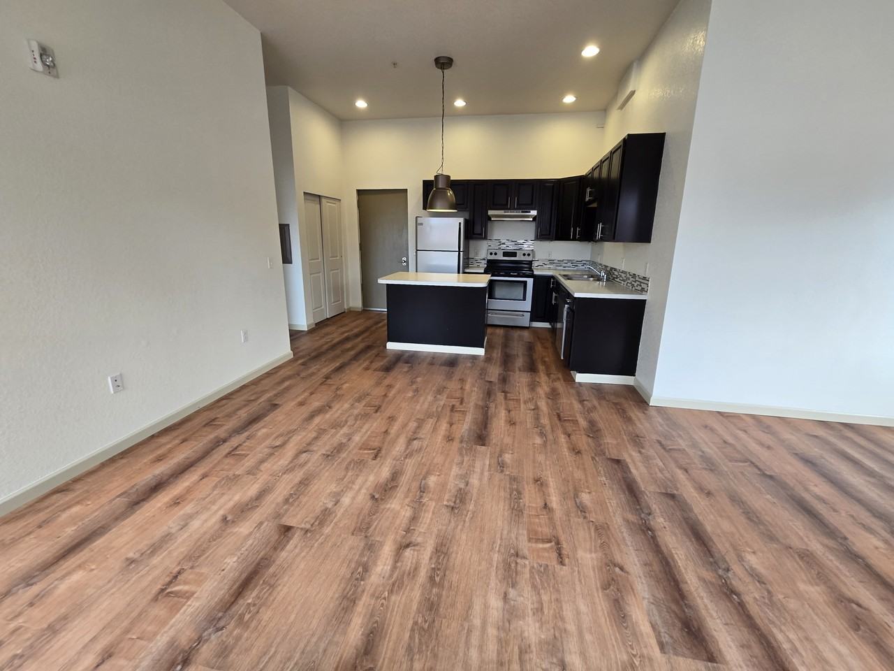 404 Legion Way Southeast - Photo 4 of 7