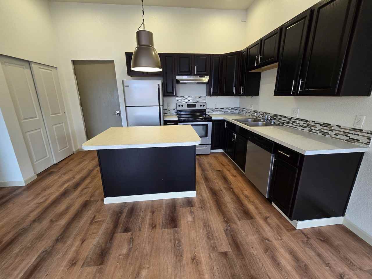 404 Legion Way Southeast - Photo 5 of 7