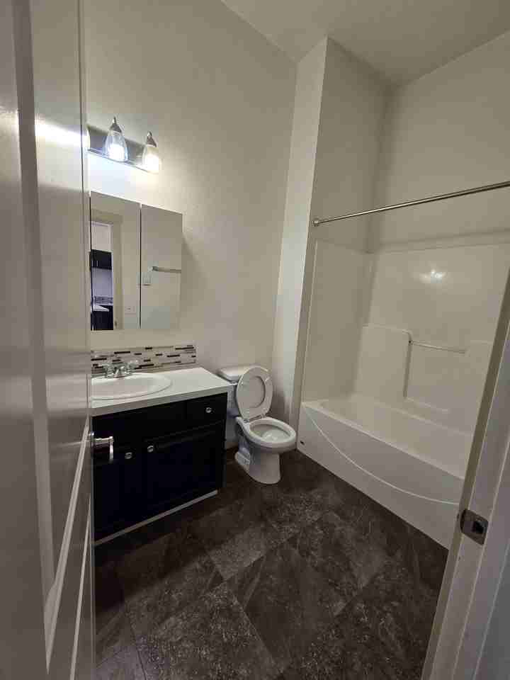 404 Legion Way Southeast - Photo 7 of 7