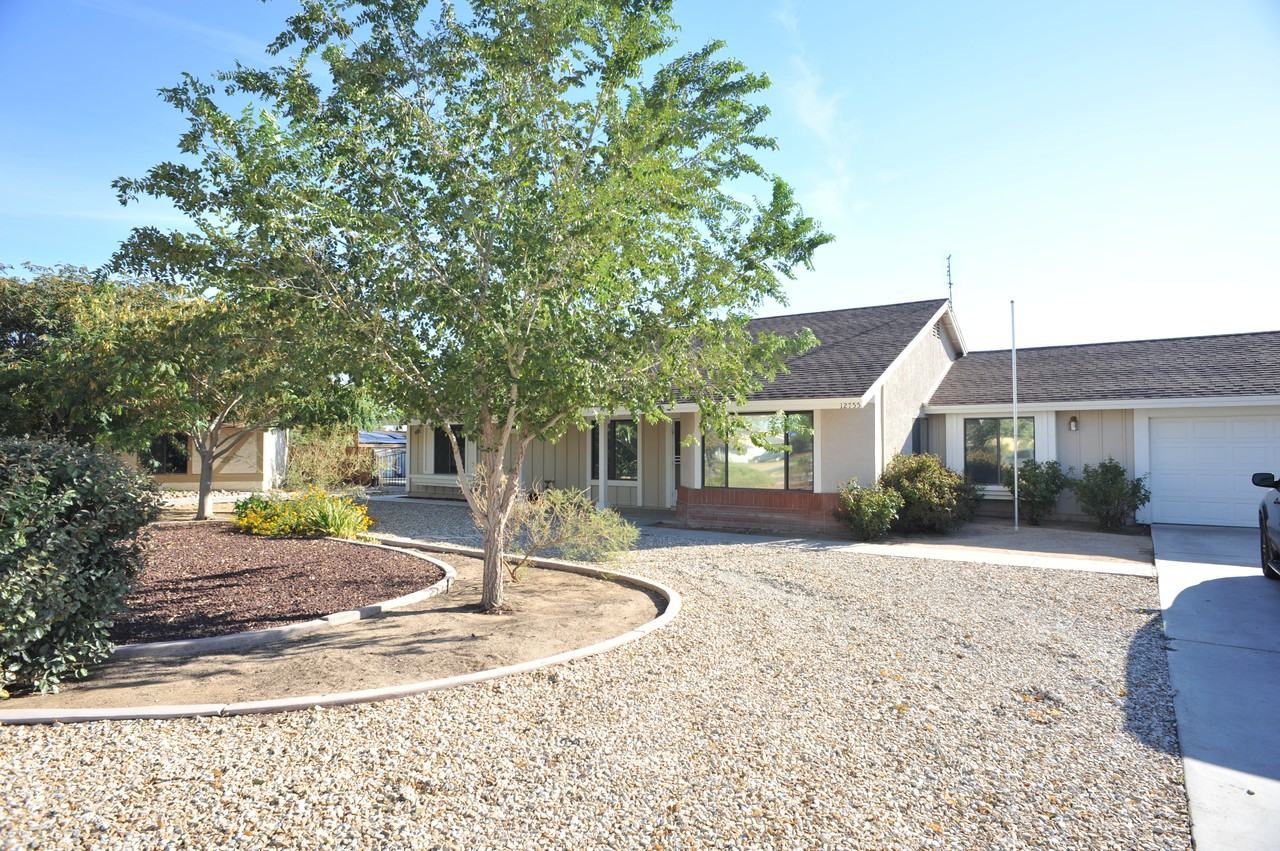 12755 Landmark Ave - Photo 2 of 12