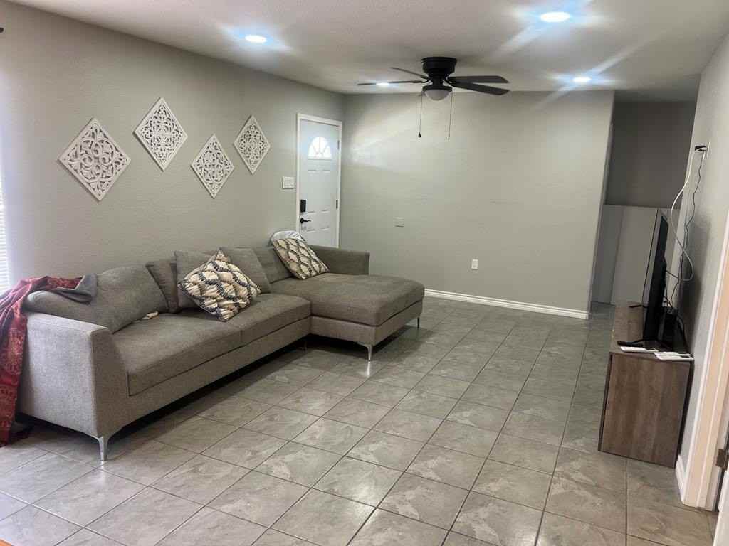 1846 Royal Ridge Dr - Photo 2 of 20