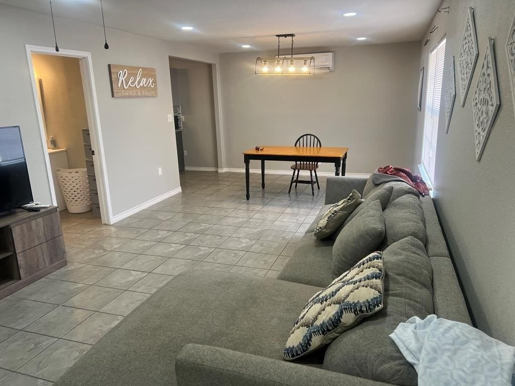 1846 Royal Ridge Dr - Photo 3 of 20