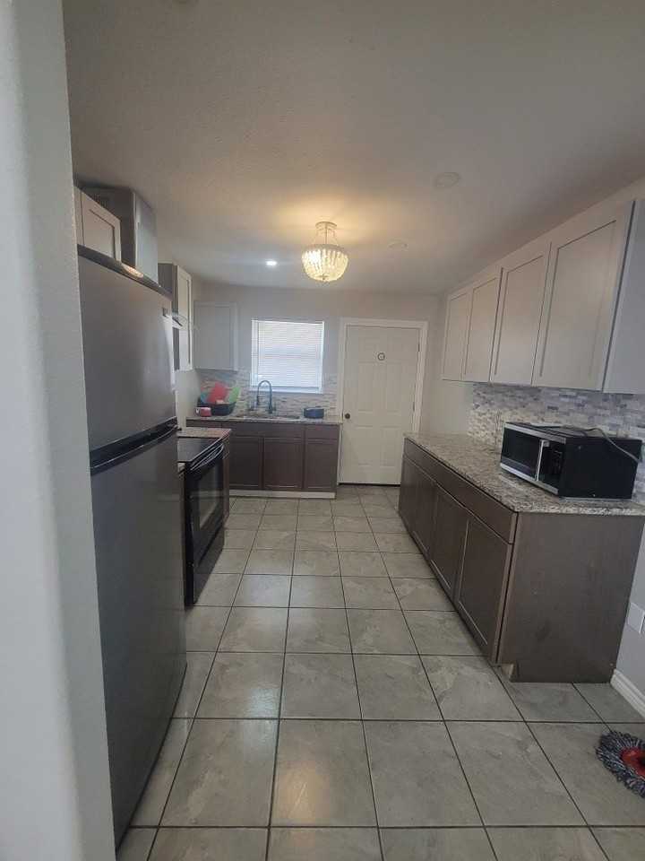 1846 Royal Ridge Dr - Photo 7 of 20