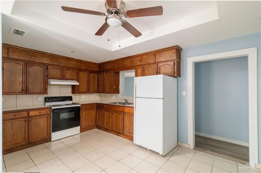 228 E Saint John Dr - Photo 4 of 15