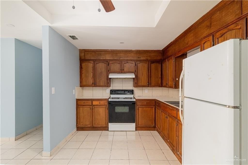 228 E Saint John Dr - Photo 5 of 15