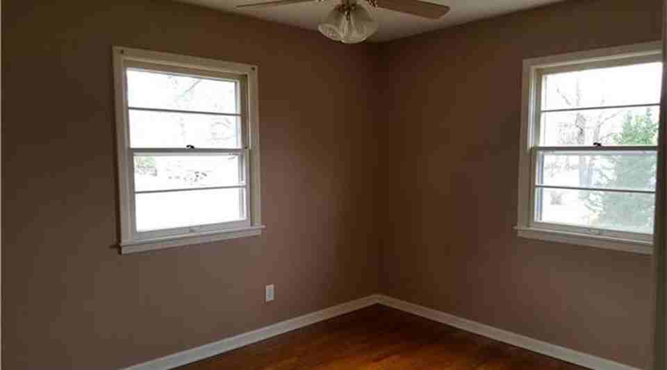 10514 E 10th St - Photo 2 of 11