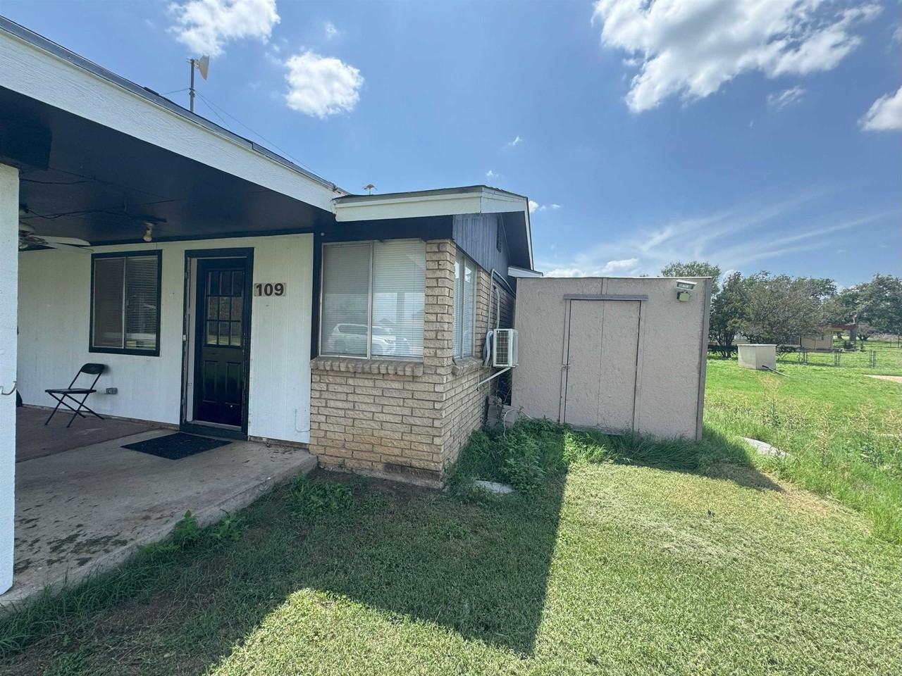 109 Logan Dr - Photo 3 of 14